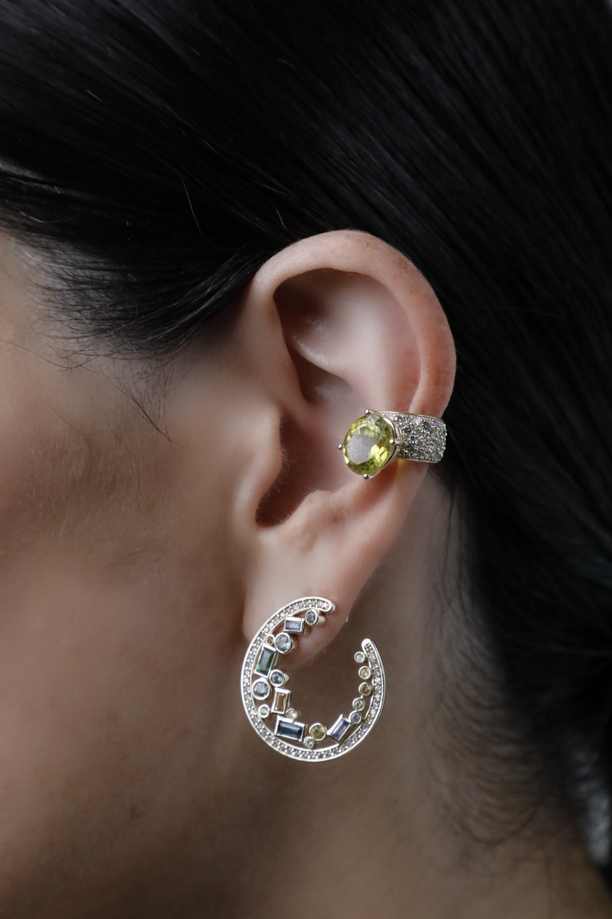 “Alma” Pavé Champagne Diamond and Oval-shaped Green Tourmaline Ear Cuff (no piercing)