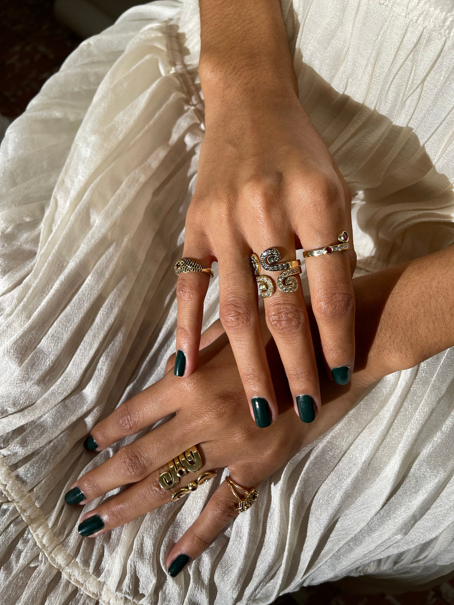 “Txirimiri” Closed Cuff Ring